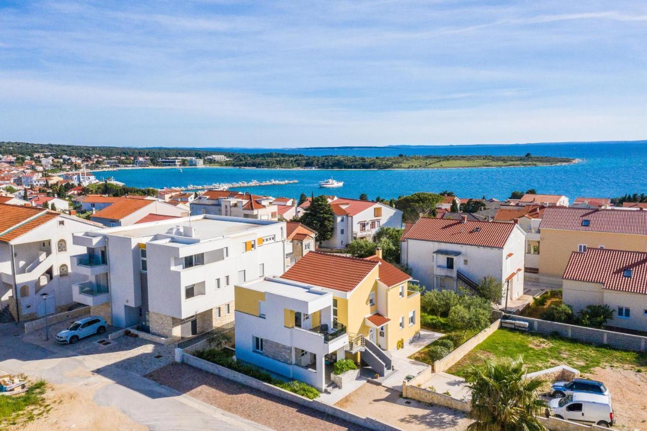 Apartments Yellow Новаля Екстер'єр фото