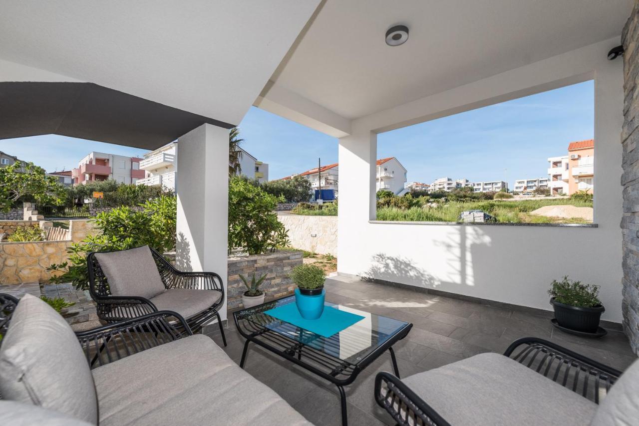 Apartments Yellow Новаля Екстер'єр фото