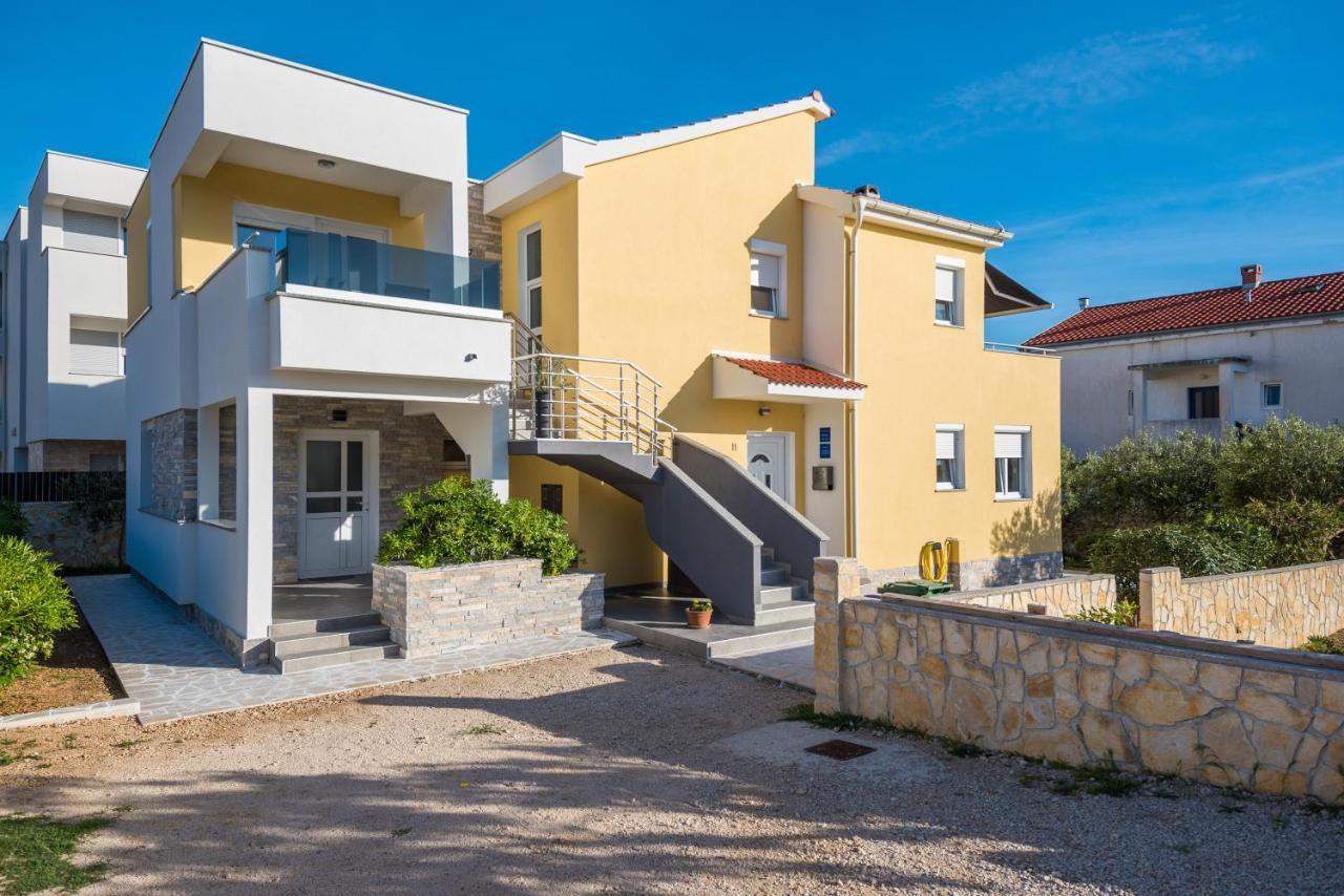 Apartments Yellow Новаля Екстер'єр фото