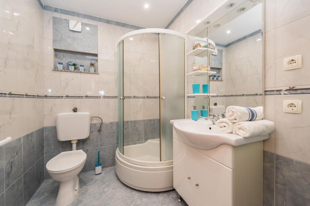 Apartments Yellow Новаля Екстер'єр фото