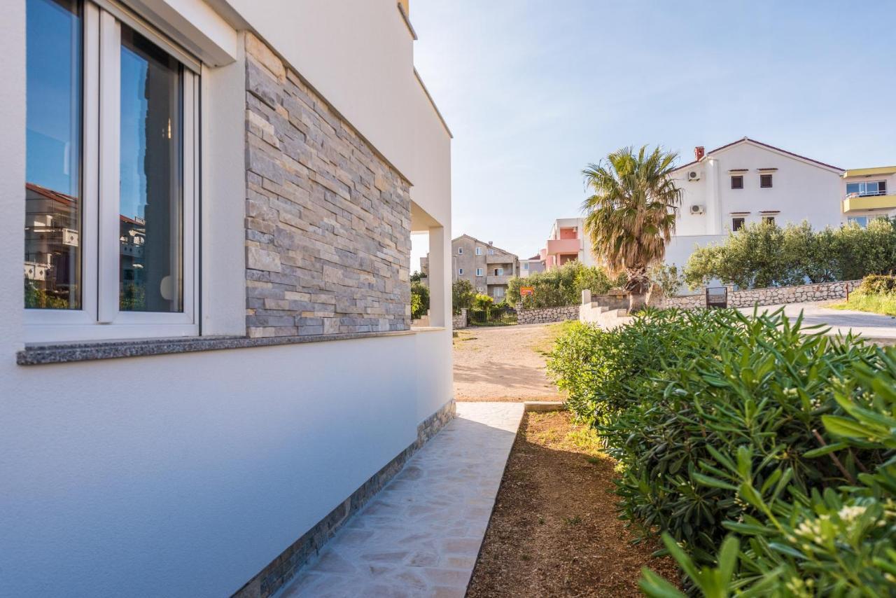 Apartments Yellow Новаля Екстер'єр фото