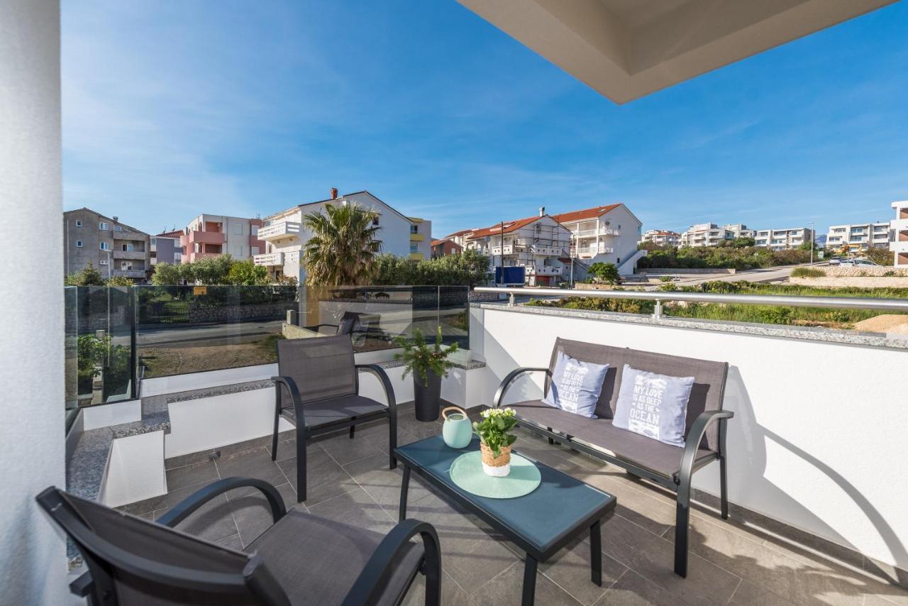Apartments Yellow Новаля Екстер'єр фото