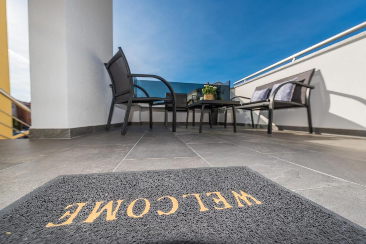 Apartments Yellow Новаля Екстер'єр фото