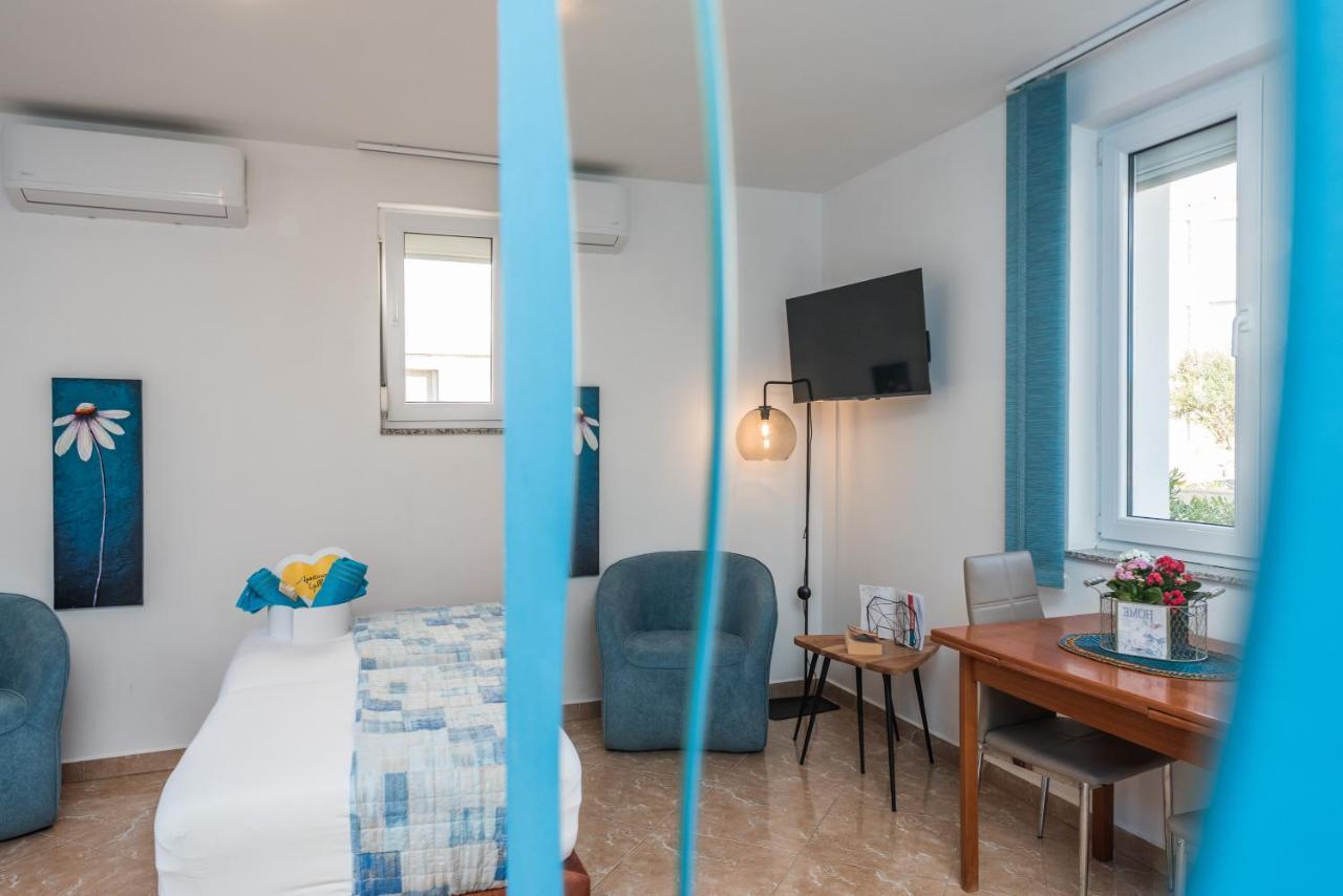 Apartments Yellow Новаля Екстер'єр фото
