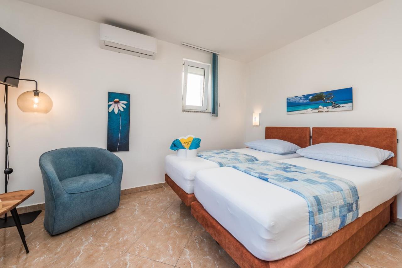 Apartments Yellow Новаля Екстер'єр фото