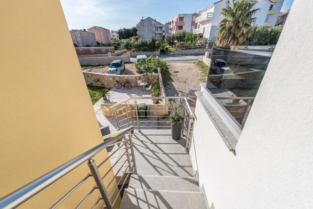 Apartments Yellow Новаля Екстер'єр фото