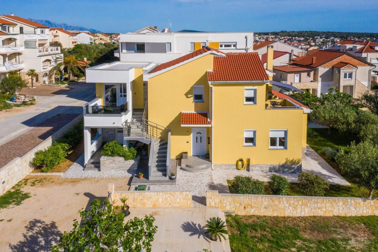 Apartments Yellow Новаля Екстер'єр фото
