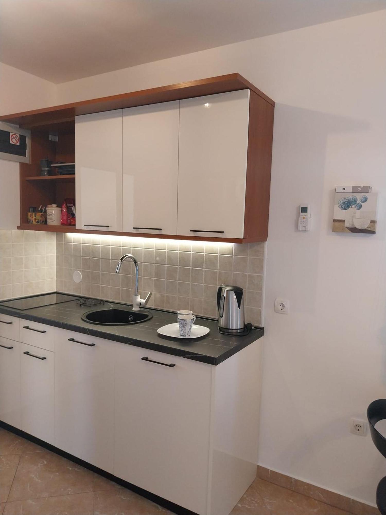 Apartments Yellow Новаля Екстер'єр фото