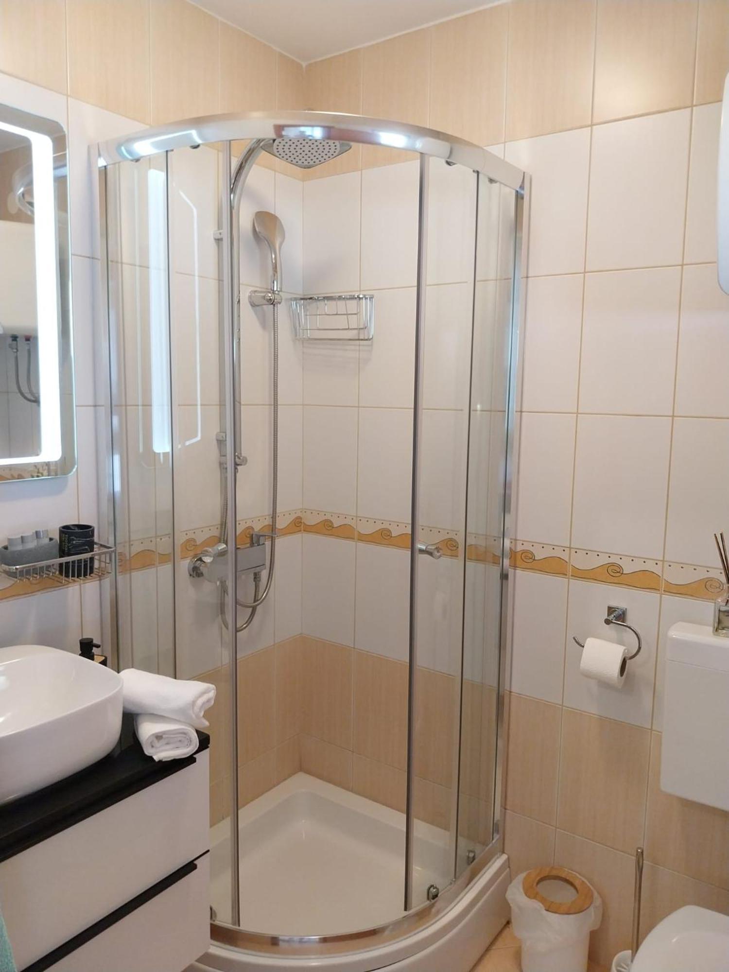 Apartments Yellow Новаля Екстер'єр фото